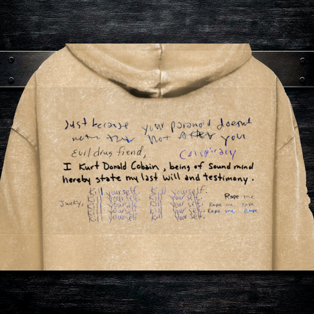 Zbliżenie na wysokiej jakości nadruk tekstu "Last Will and Testimony" na plecach bluzy w kolorze piaskowym.